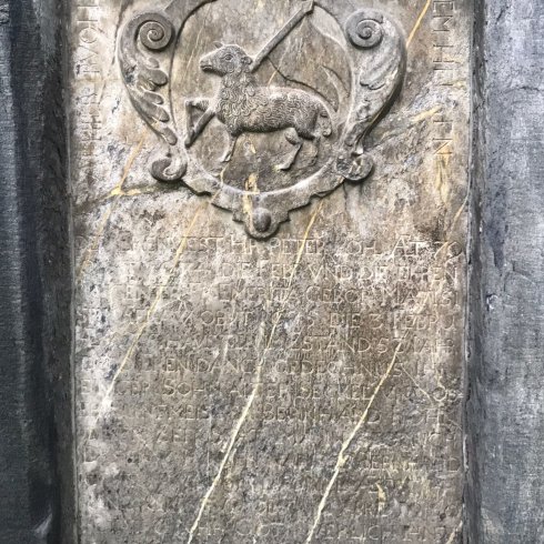 Grabplatte im Stadtgarten Chur Peter Köhl
